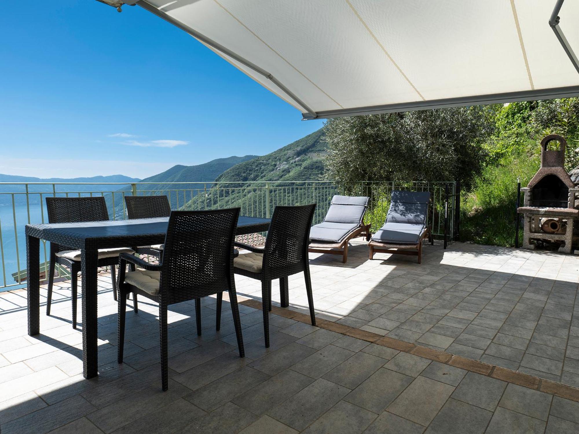 Mantegna - Garden With Lake View And Swimming Pool Parzanica Exterior photo