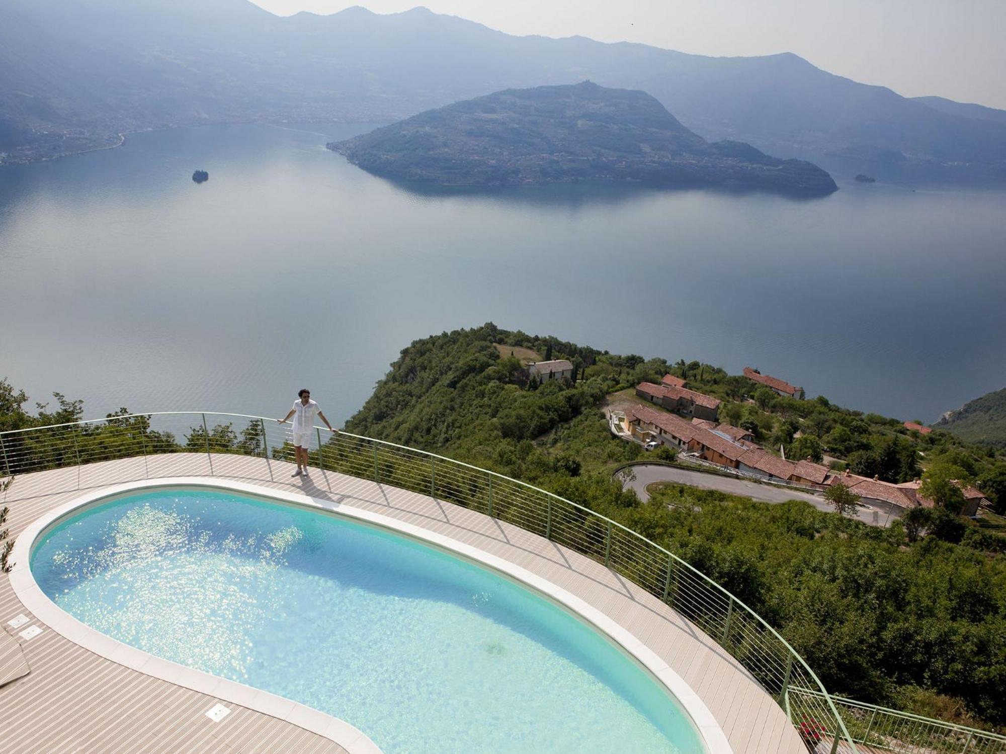 Mantegna - Garden With Lake View And Swimming Pool Parzanica Exterior photo